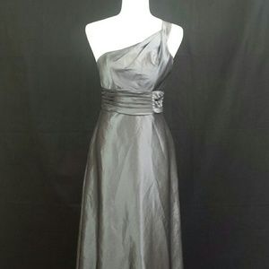 Stunning One Shoulder Gown B2 Silver Size 6